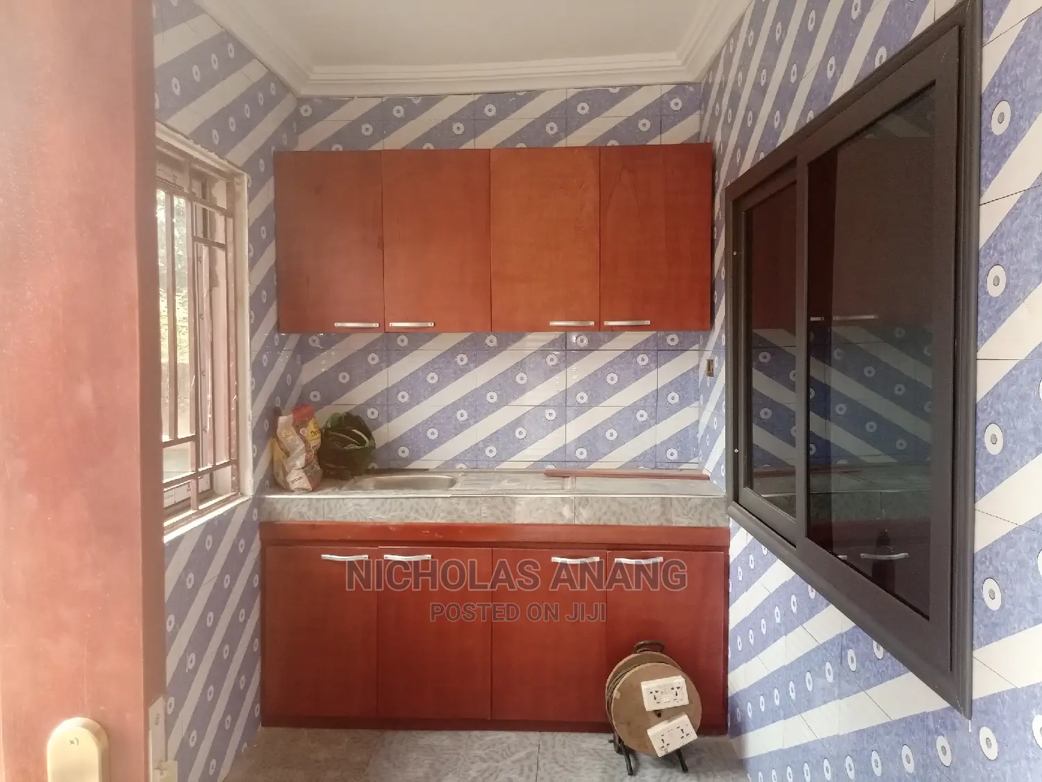 1bdrm Apartment in Dorns Properties, New Town for rent