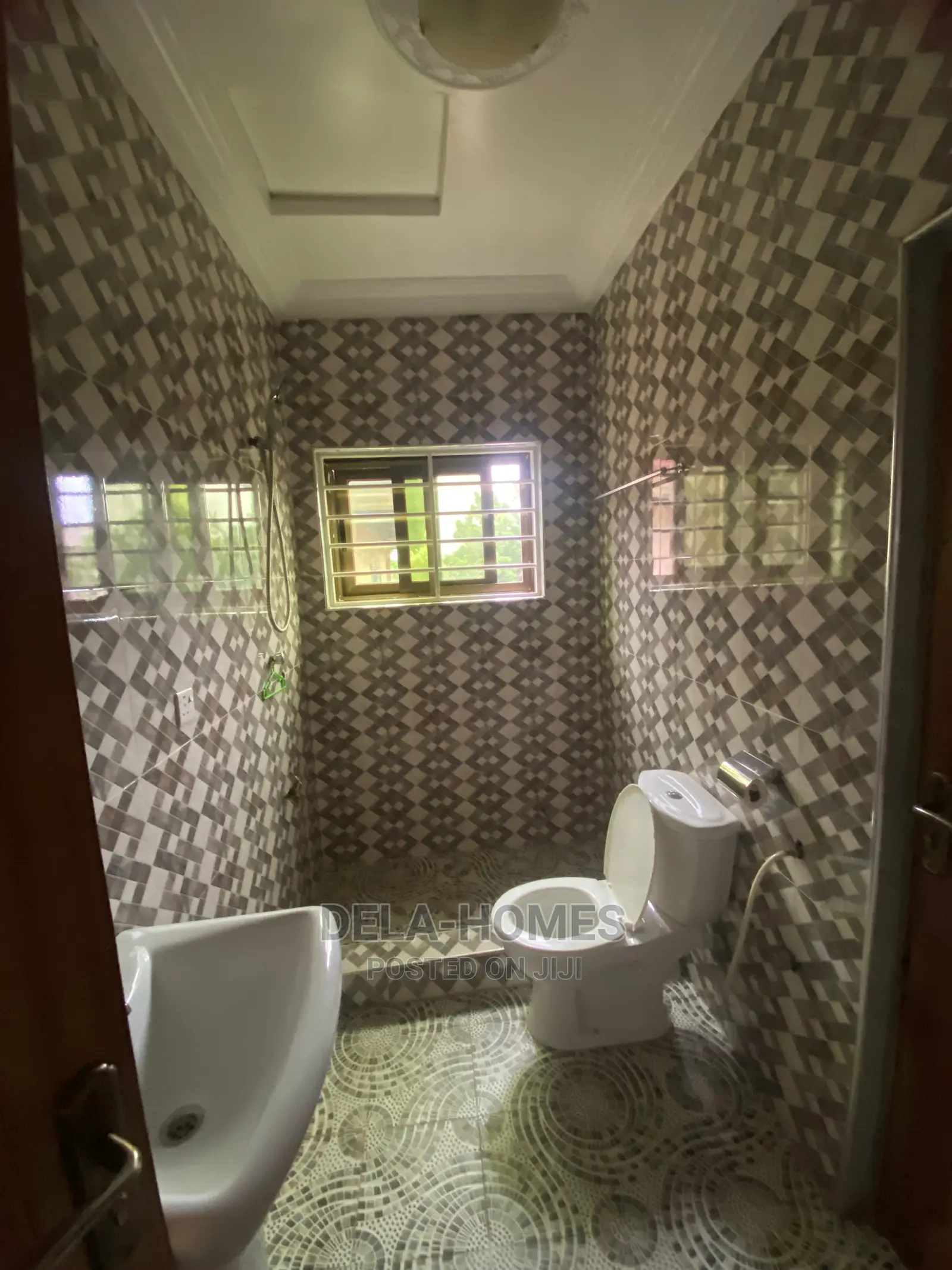 3bdrm Apartment in Lakeside Estate, Ashaley Botwe for rent