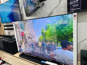 Samsung UHD Smart 55”Au7092 Spectacular Display