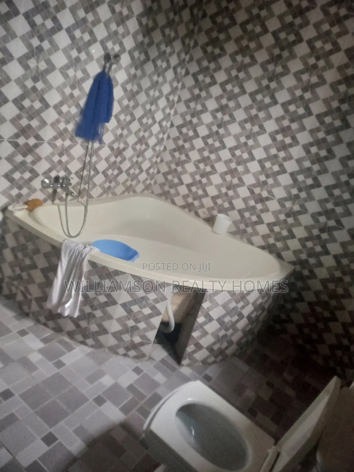 4bdrm Apartment in Community 18 Road, Spintex for rent