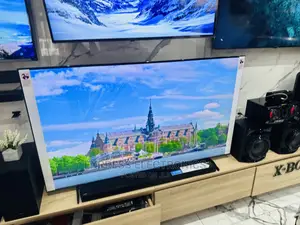 Au7172 85”Au7172 Samsung UHD Smart Experience Clear View