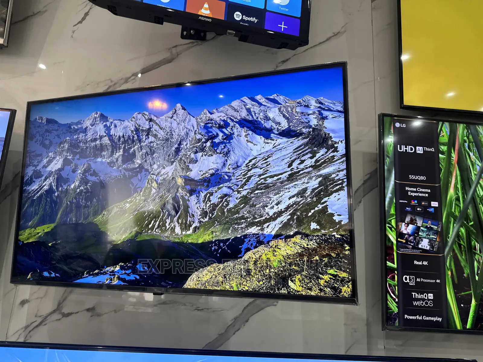 Experience Clear View Samsung UHD Smart 65”Cu8002