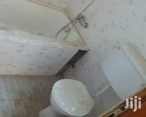 5bdrm House in Bronko Housing, Accra Metropolitan for sale