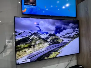Glossy Black Slim Samsung UHD Screen 43”Tu5300