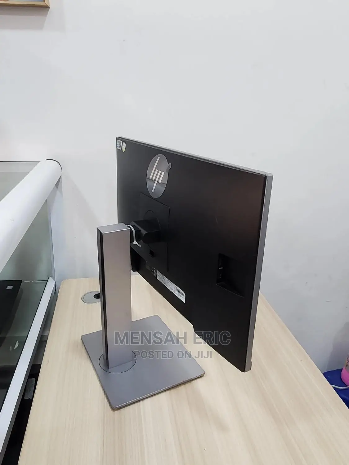 24" Hp Edgeless Monitor