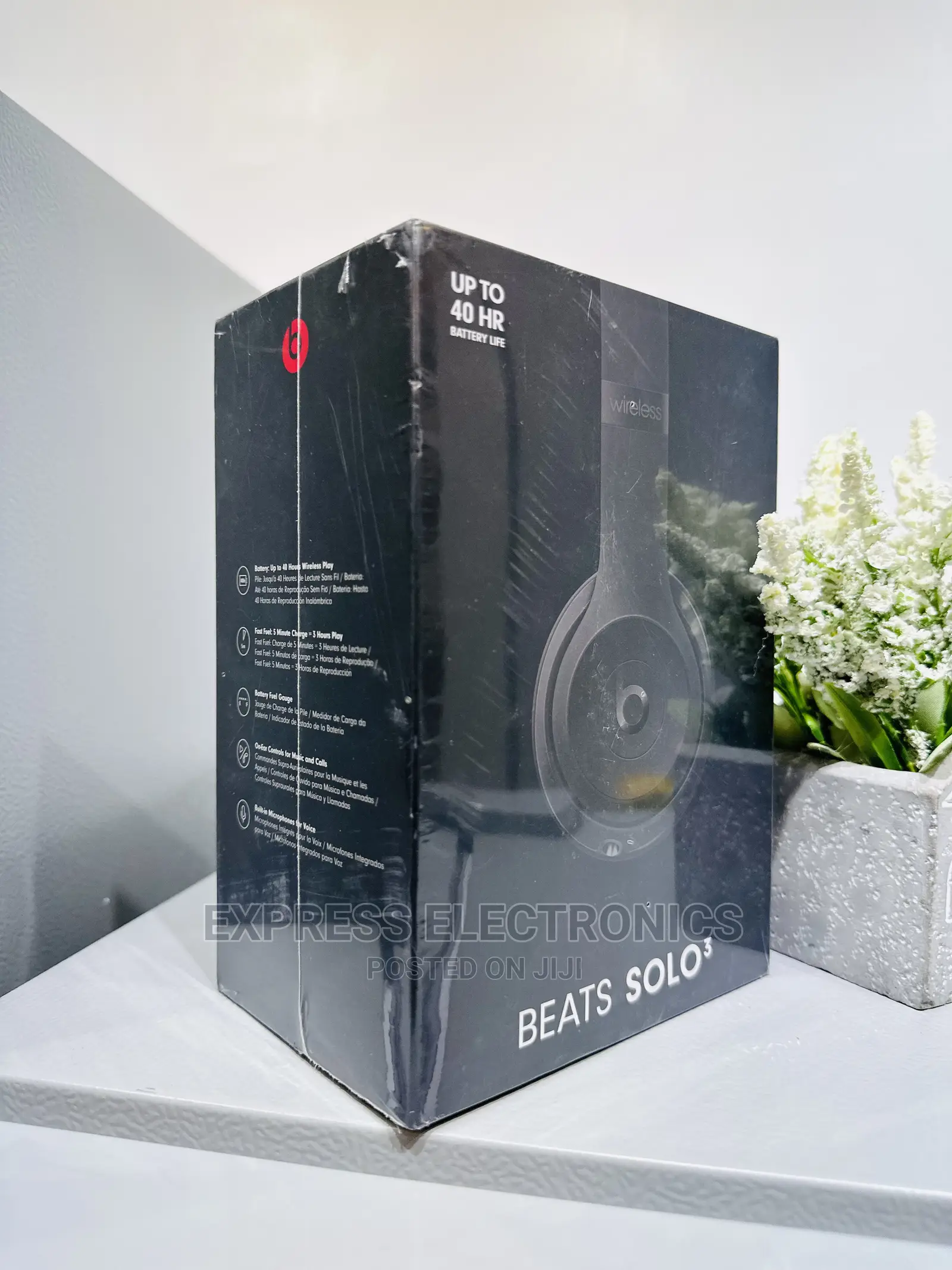 Lovely  Sleek Black Beats Solo 3 Headphones 