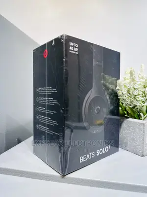 Lovely  Sleek Black Beats Solo 3 Headphones 
