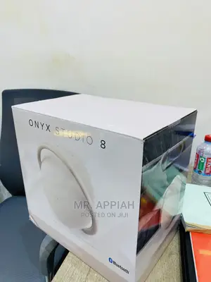 Lovely  Harman Kardon Onyx 8 Chargeable Speaker 