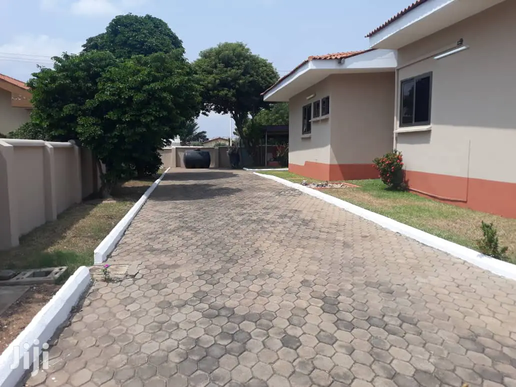 3bdrm House in Bronko Housing, Accra Metropolitan for Rent