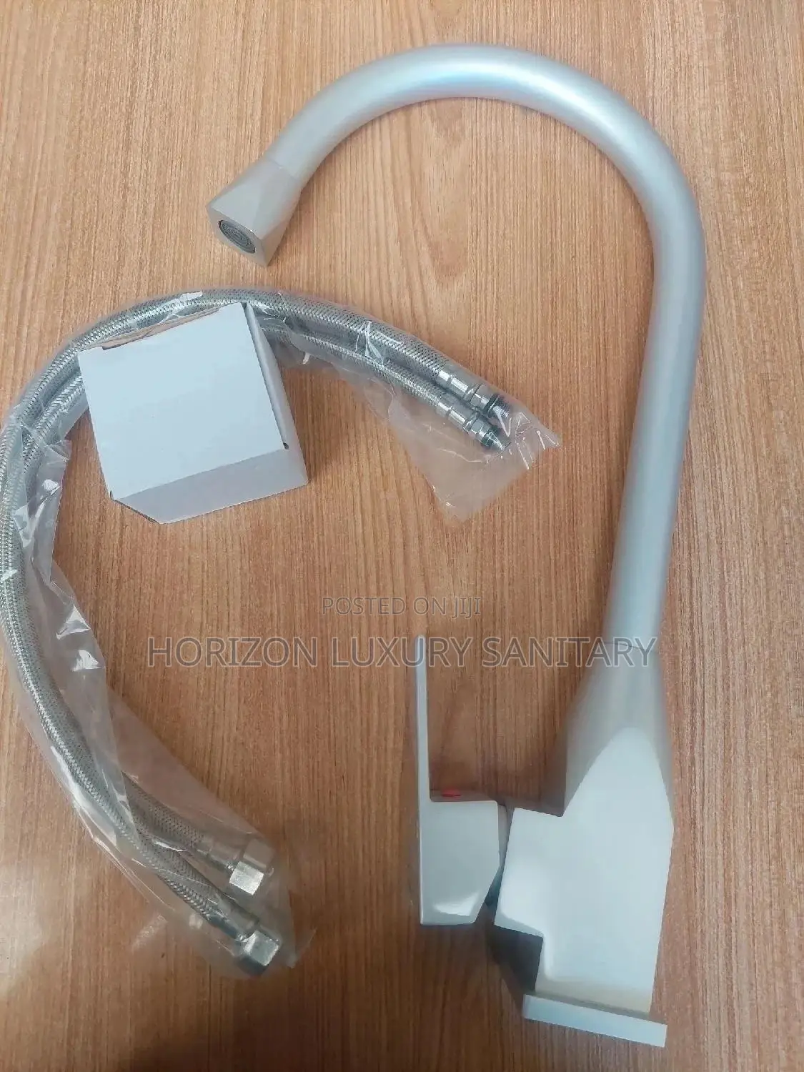 Aluminium Kitchen Sink Faucet Hot and Cold Water Mixer