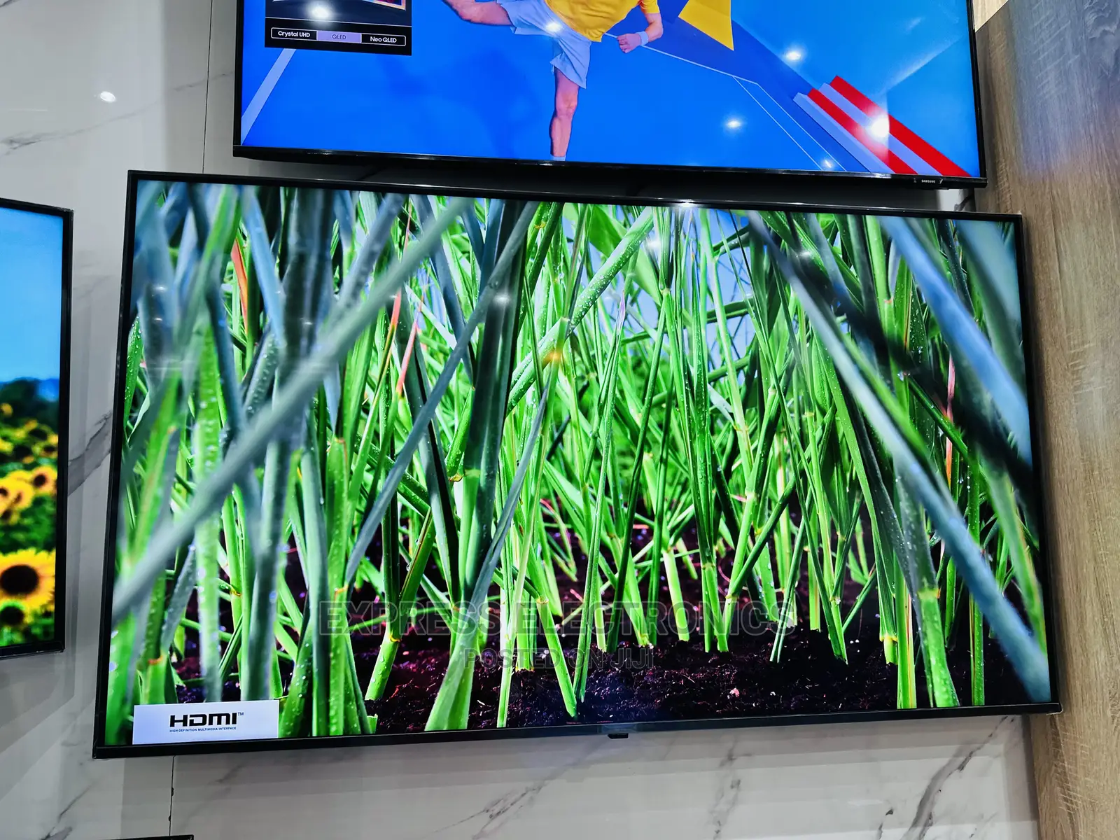 Vivid Wide Range of Colors Samsung Uhd Smartua55”Au7000