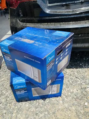 Sealed in Box  EM928ETB Midea Countertop Microwave.