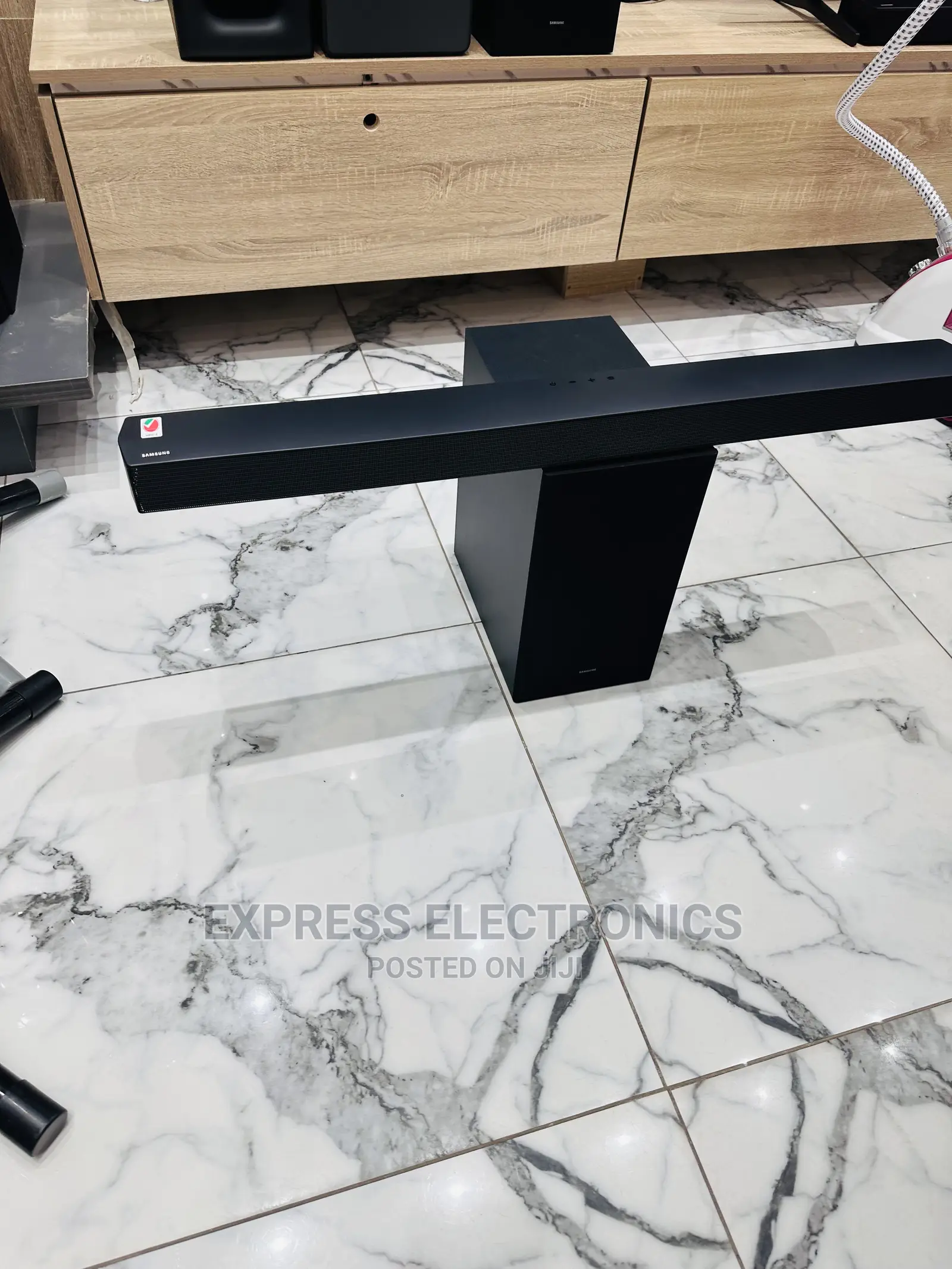 Enjoy Room Filling Sound Samsung A450 Soundbar With Woofer
