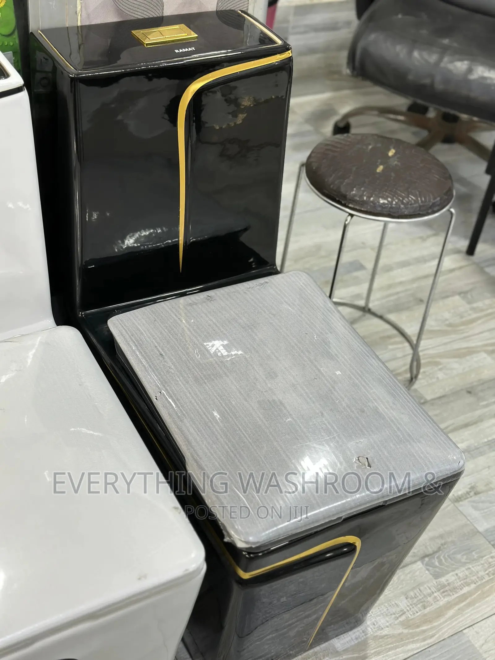 Gold and Black Wc-British Designed Wc-Master Bedroom Wc-WCS