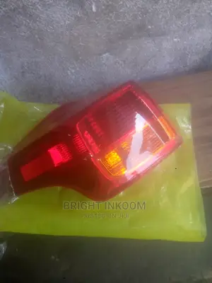 Toyota RAV4 2015 2017 Back Tail Light