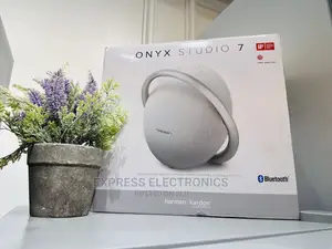 Ultimate Streaming Onyx Studio 7 Bluetooth Speaker