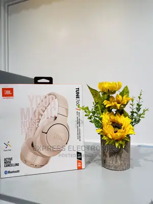 JBL Tune 760 Ultimate Streaming Headphones 