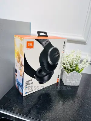 Ultimate Streaming Headphones  JBL Live 660