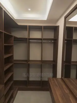 Furnished 4bdrm House in E A Properties, School Junction for sale