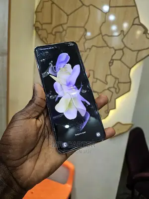 New Samsung Galaxy Z Flip4 256 GB Purple