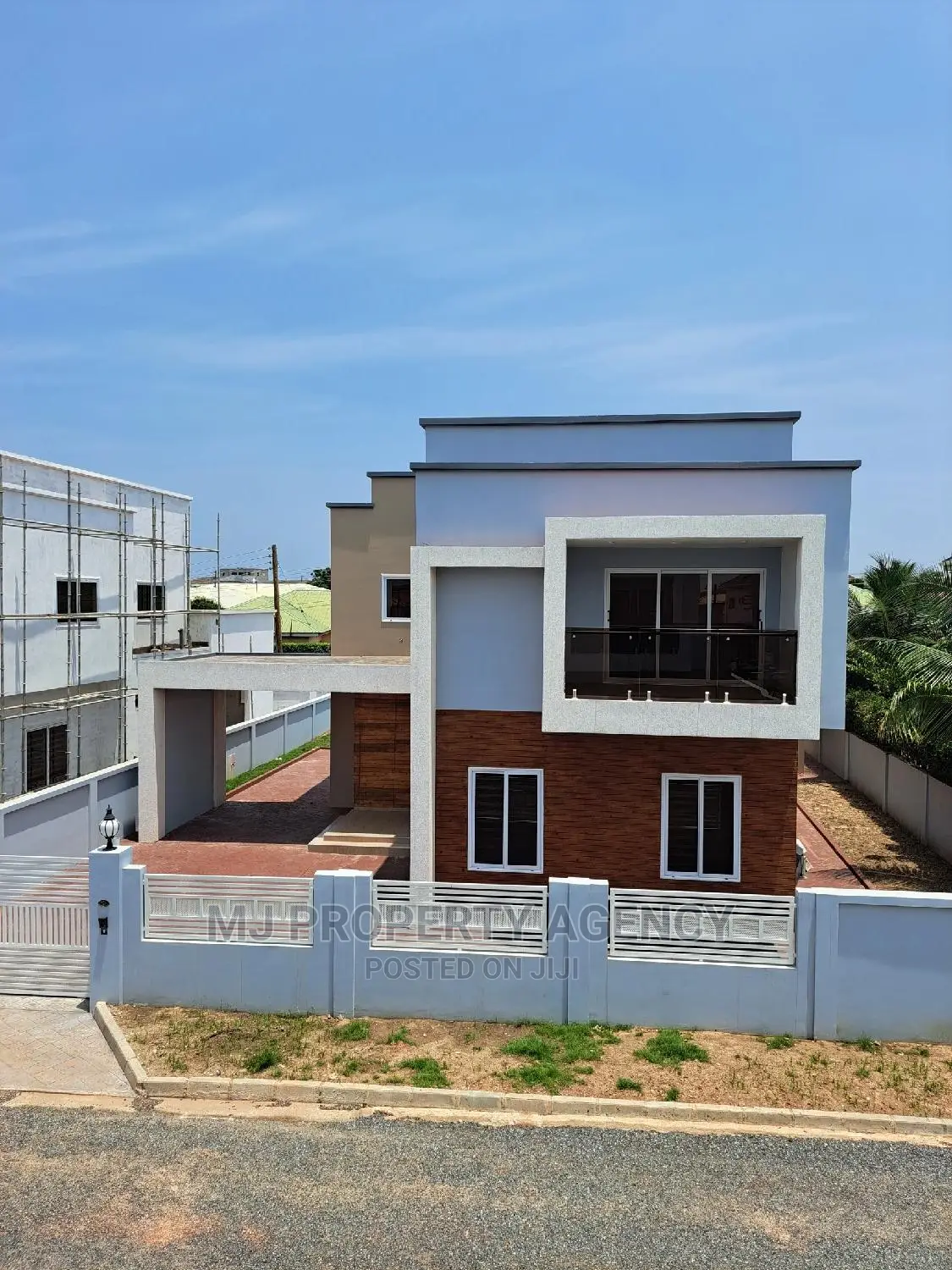 5bdrm House in Devtraco, Tema Metropolitan for sale