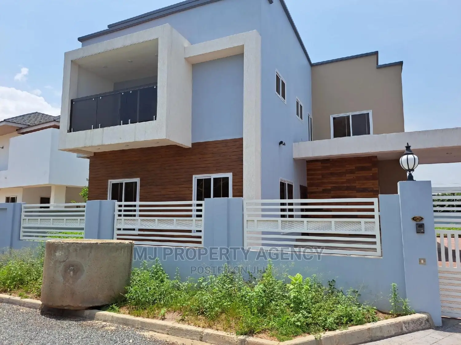 5bdrm House in Devtraco, Tema Metropolitan for sale