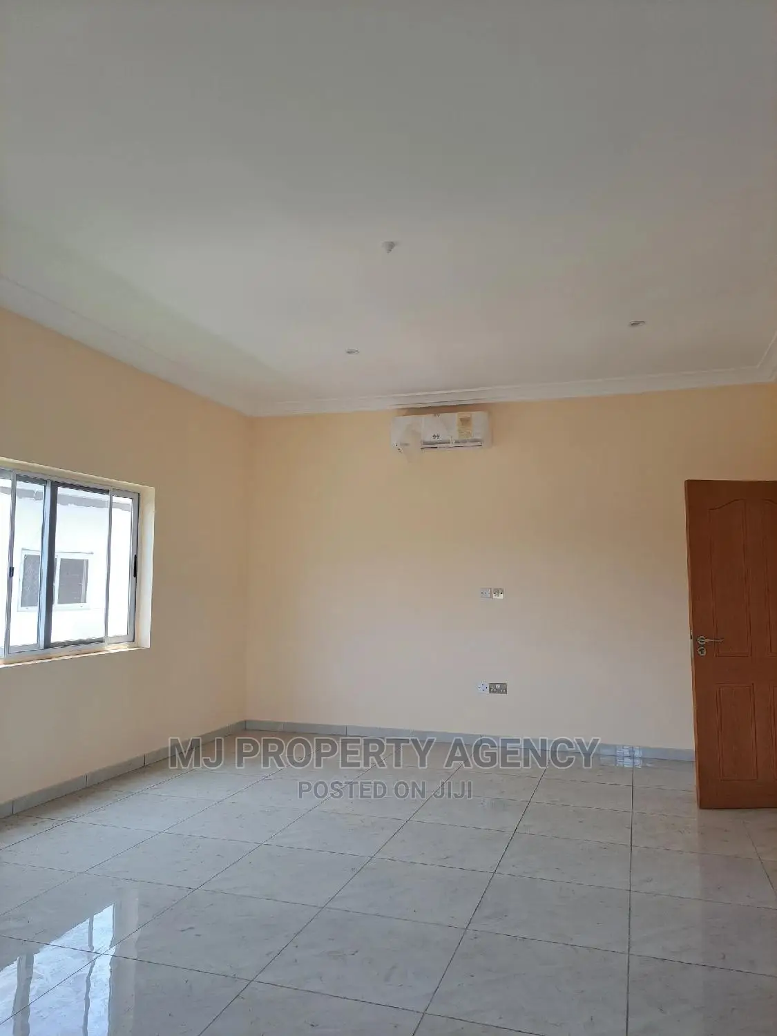 5bdrm House in Devtraco, Tema Metropolitan for sale