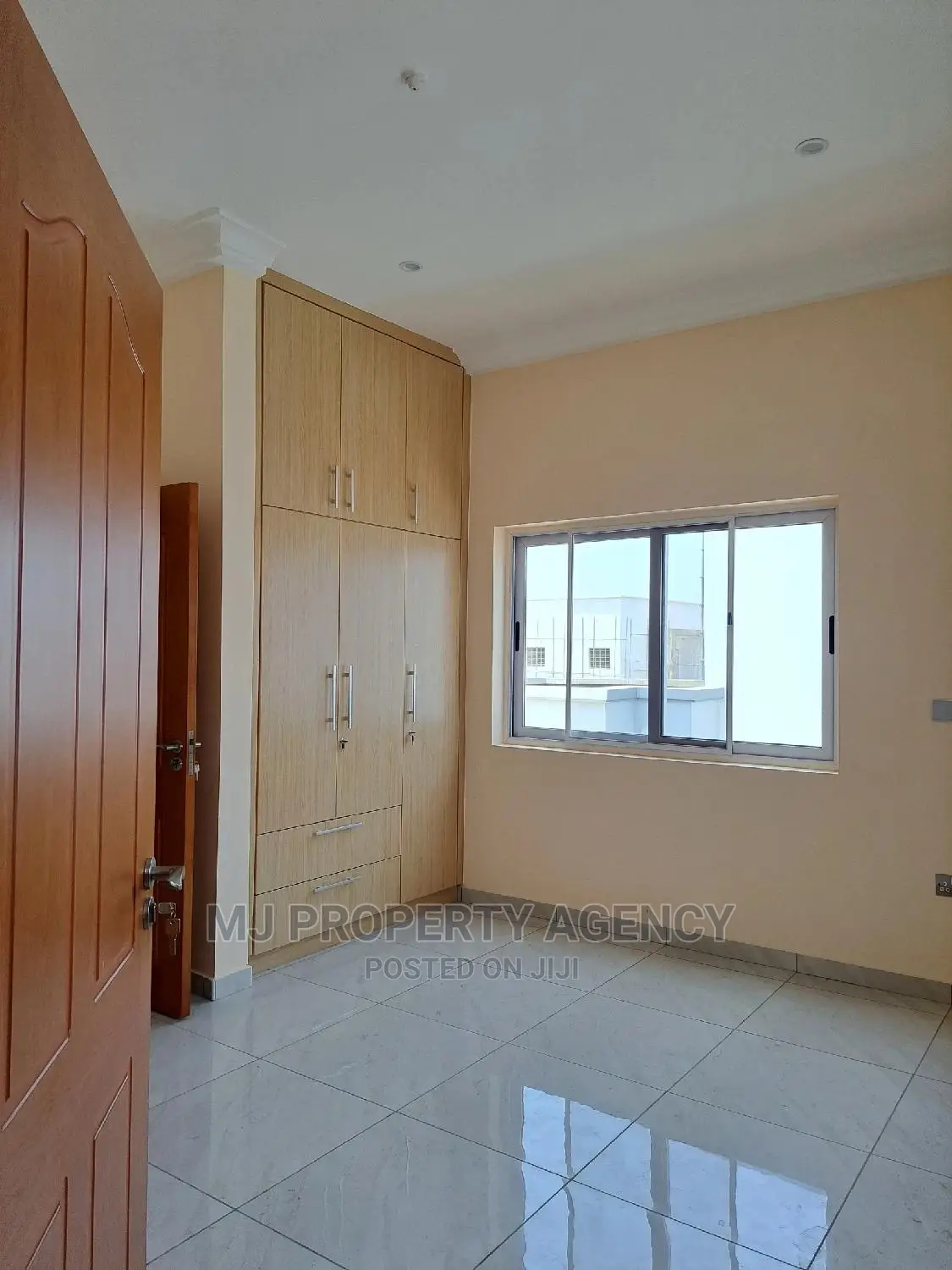 5bdrm House in Devtraco, Tema Metropolitan for sale