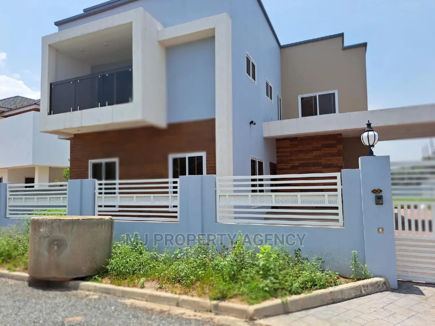 5bdrm House in Devtraco, Tema Metropolitan for sale