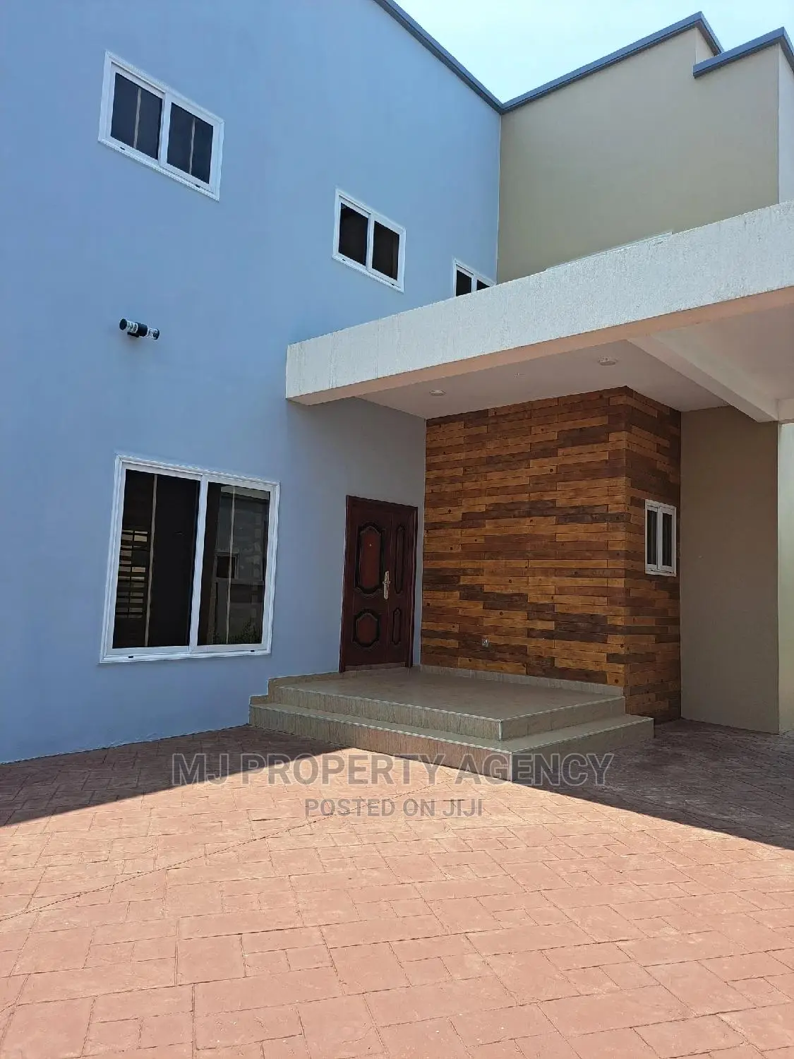 5bdrm House in Devtraco, Tema Metropolitan for sale