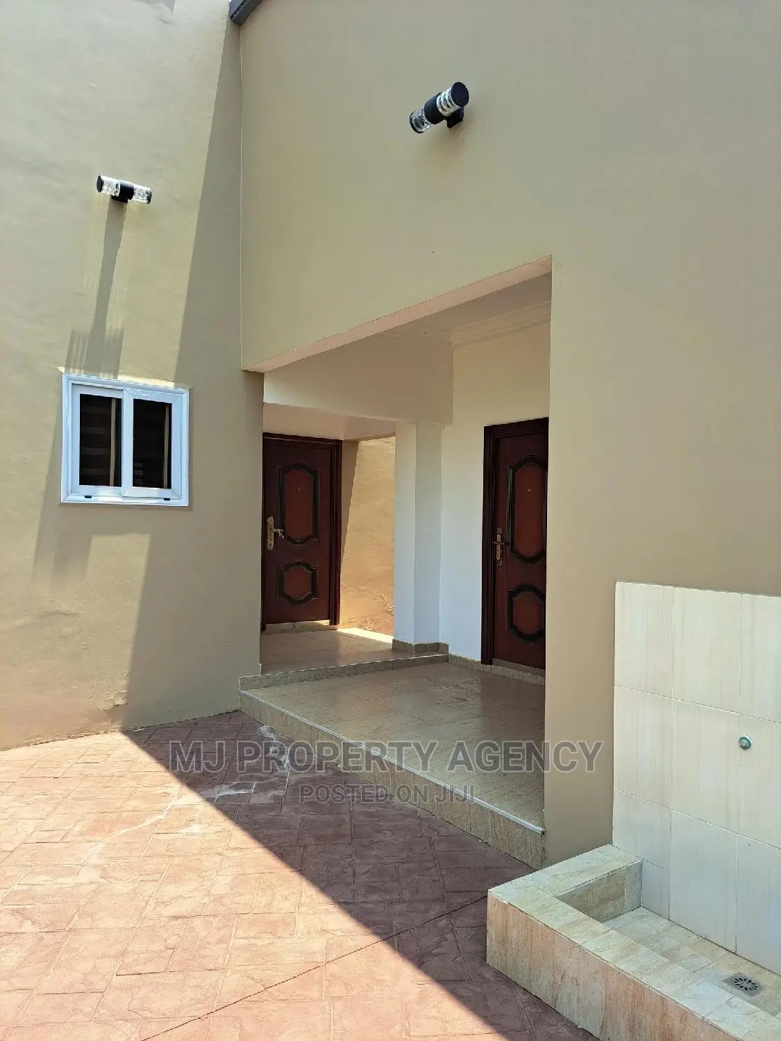 5bdrm House in Devtraco, Tema Metropolitan for sale