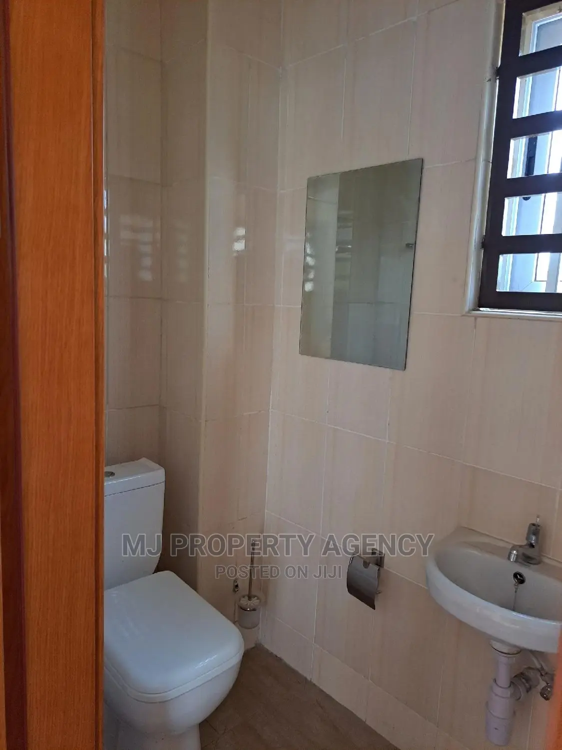 5bdrm House in Devtraco, Tema Metropolitan for sale