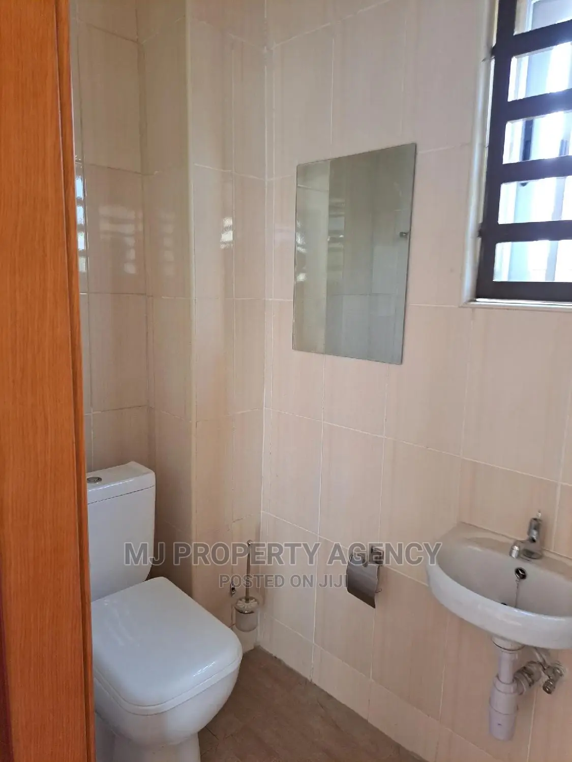 5bdrm House in Devtraco, Tema Metropolitan for sale