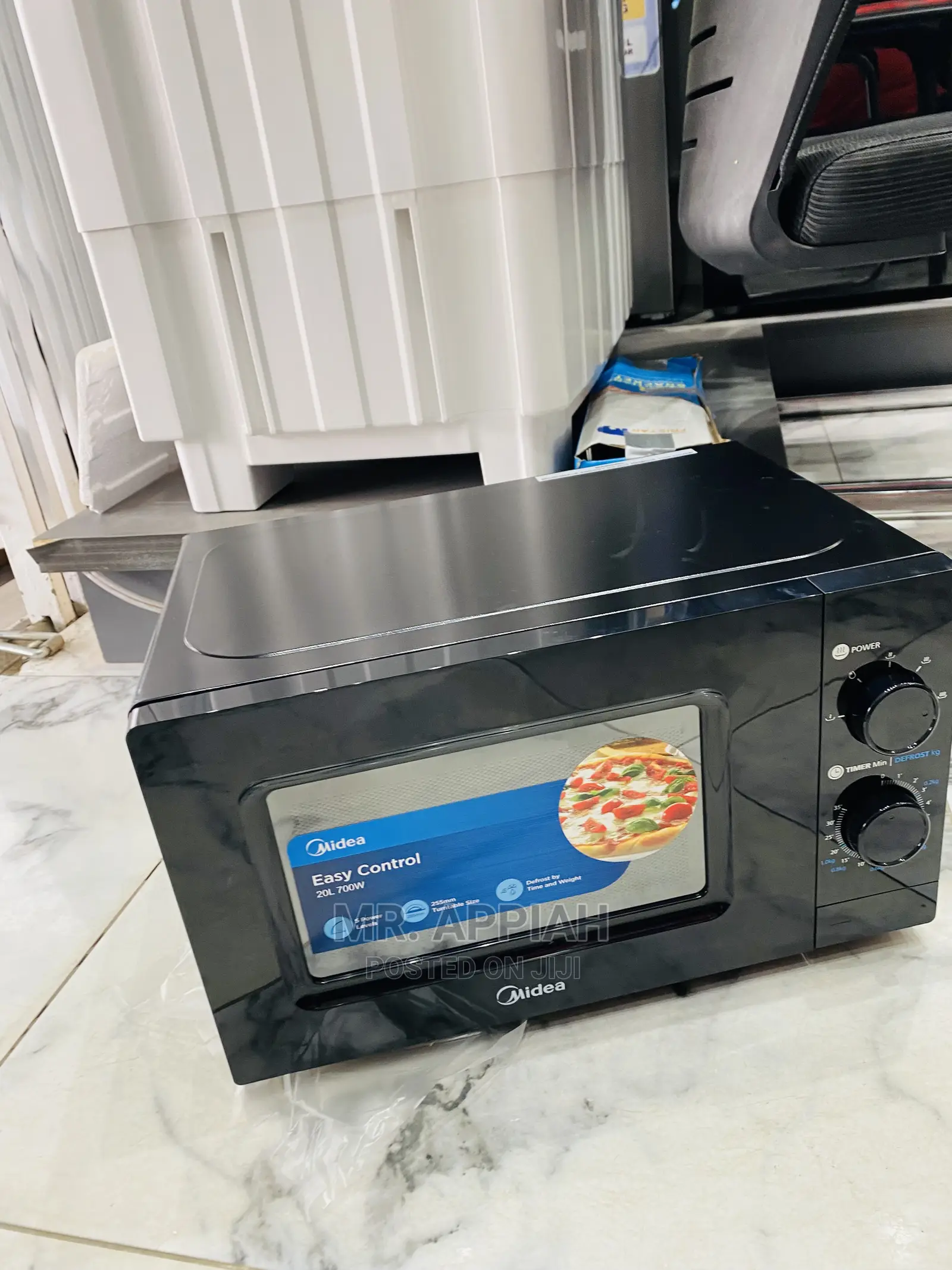 Durable and Affordable MM720CFB Midea Microwave(20L).