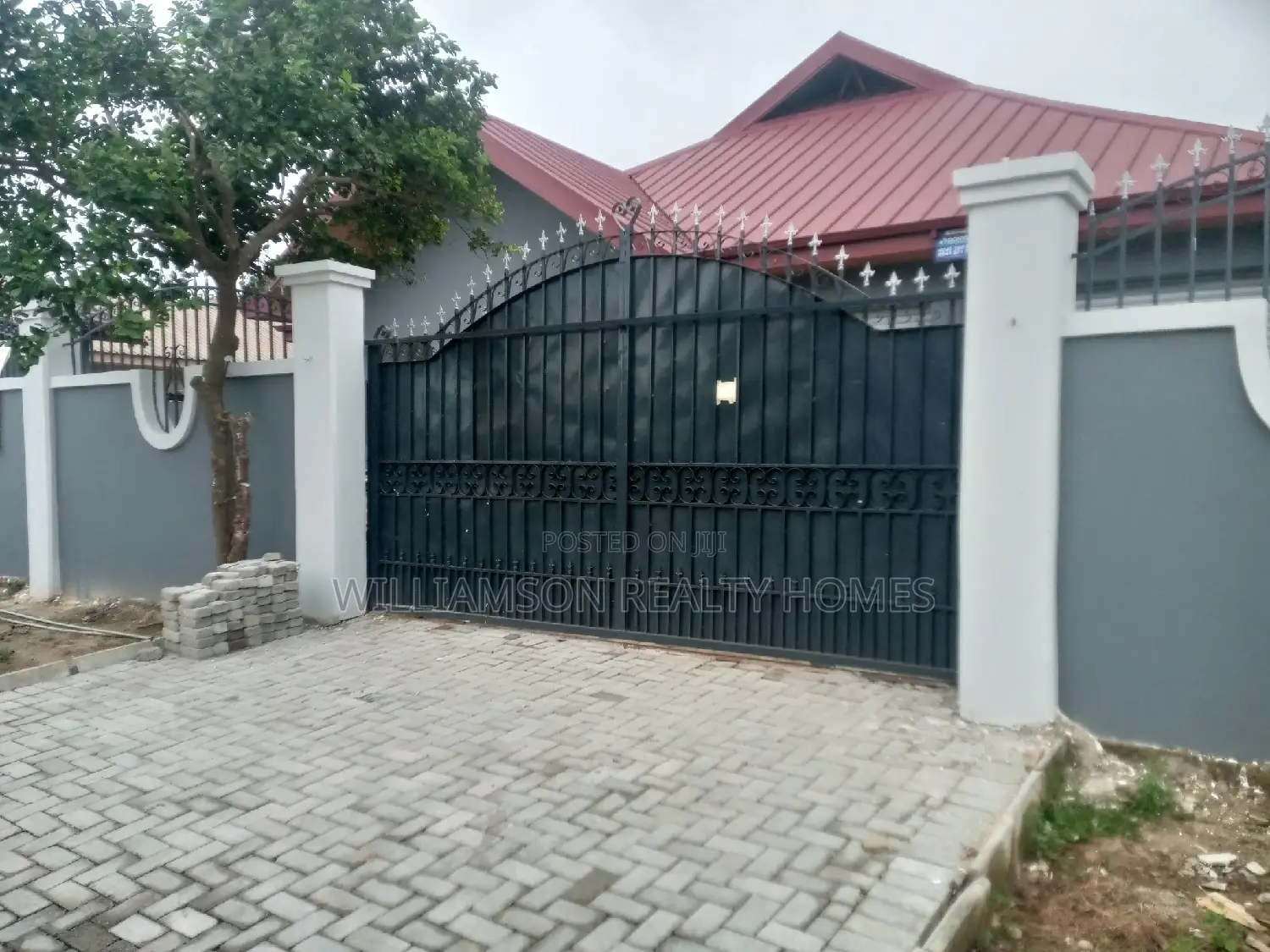 5bdrm House in Community 20 Estate, Spintex for rent