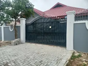 5bdrm House in Community 20 Estate, Spintex for rent