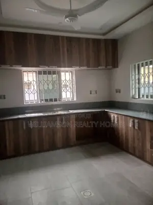 5bdrm House in Community 20 Estate, Spintex for rent