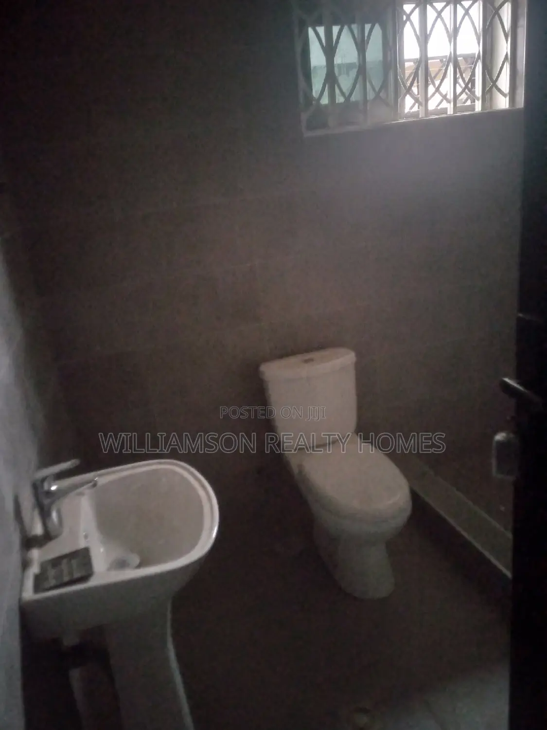 5bdrm House in Community 20 Estate, Spintex for rent