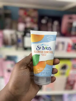 St Ives Scrub 150ml
