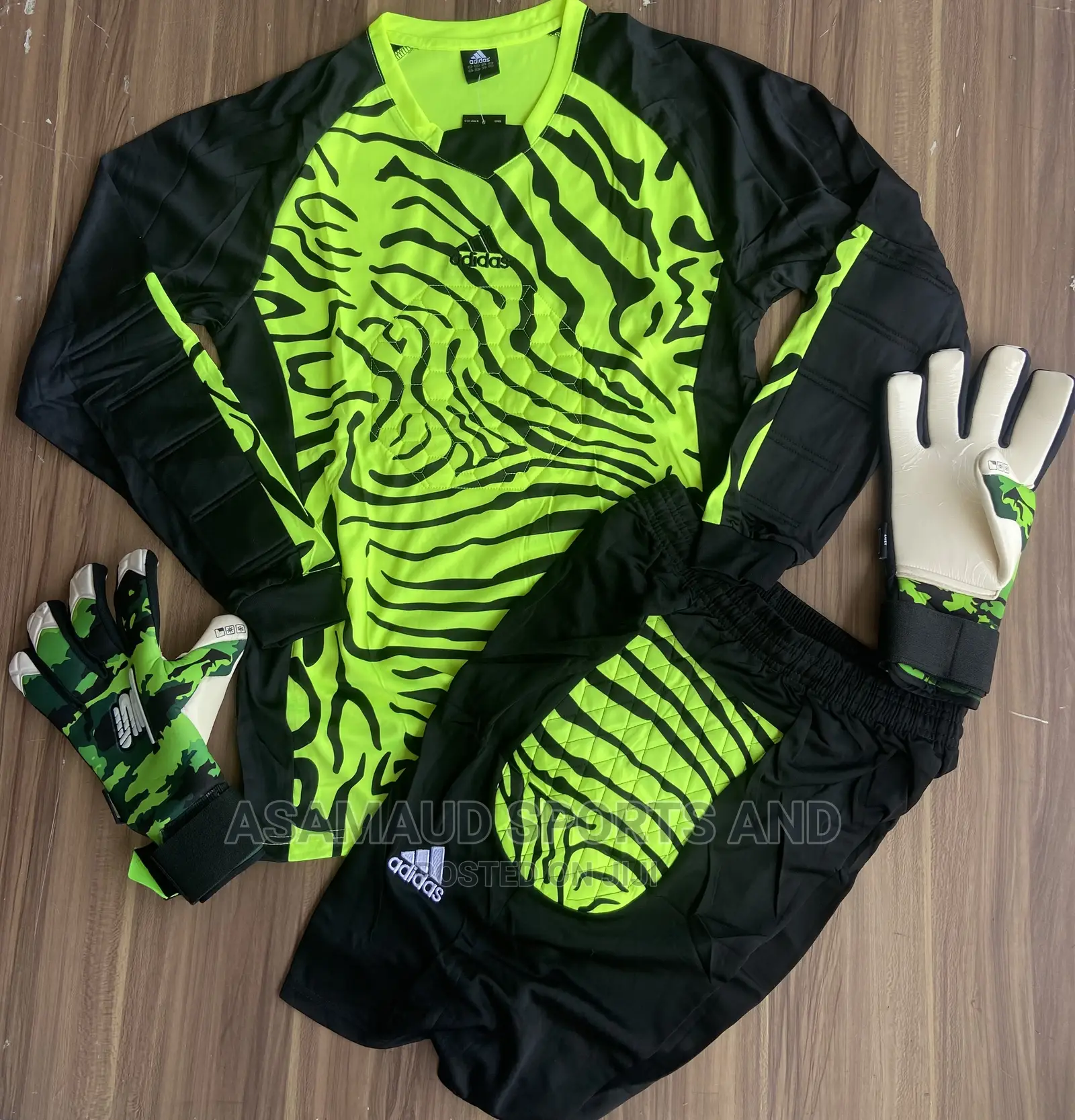Original Goalkeepers Set at Cool Price