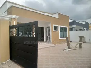 3bdrm House in Hfc Estate, Spintex for sale