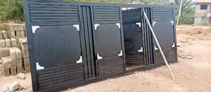 T R Metal Sliding Gate