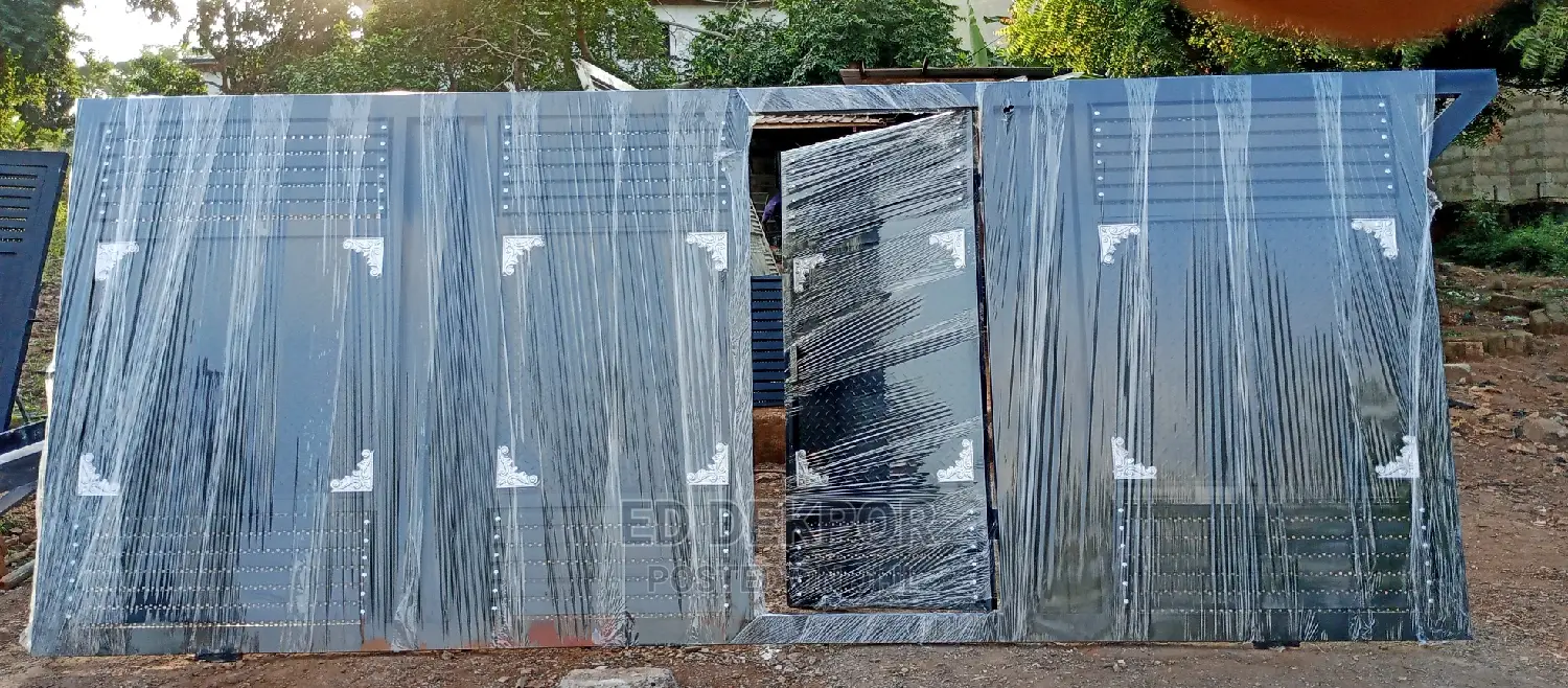 T R Metal Sliding Gate