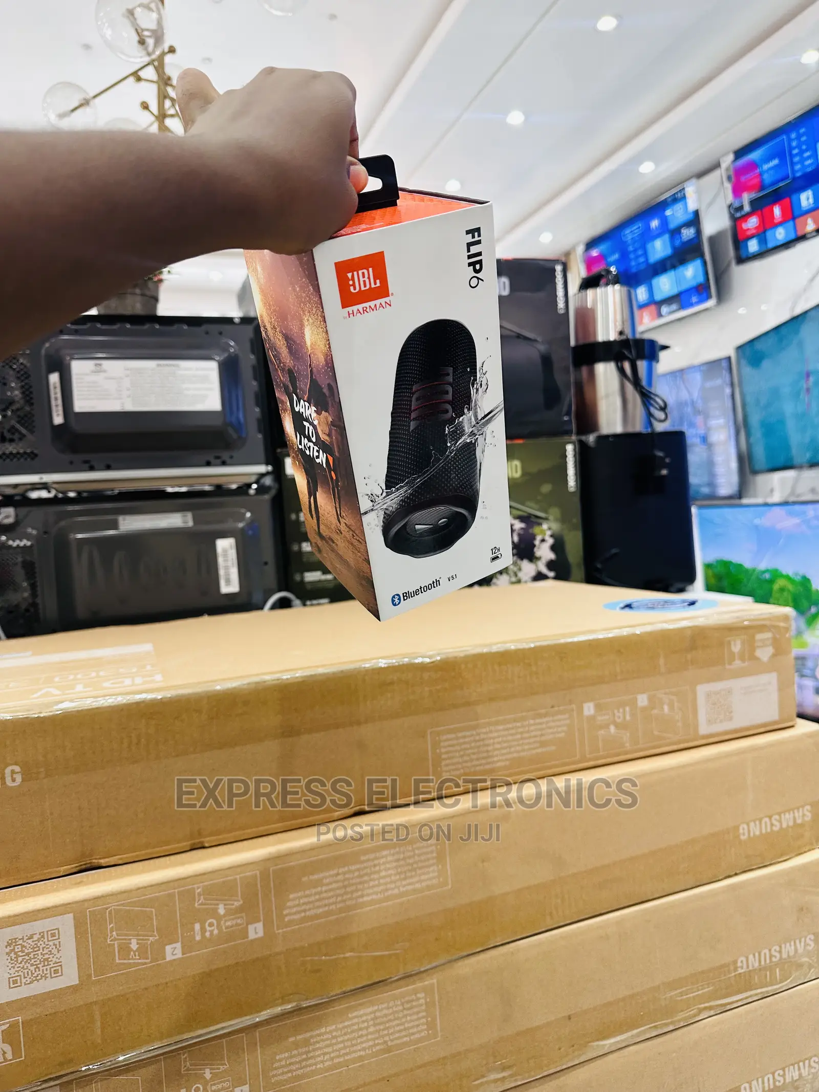 Flip 6 Bluetooth Speaker Connect and Play Chargeable