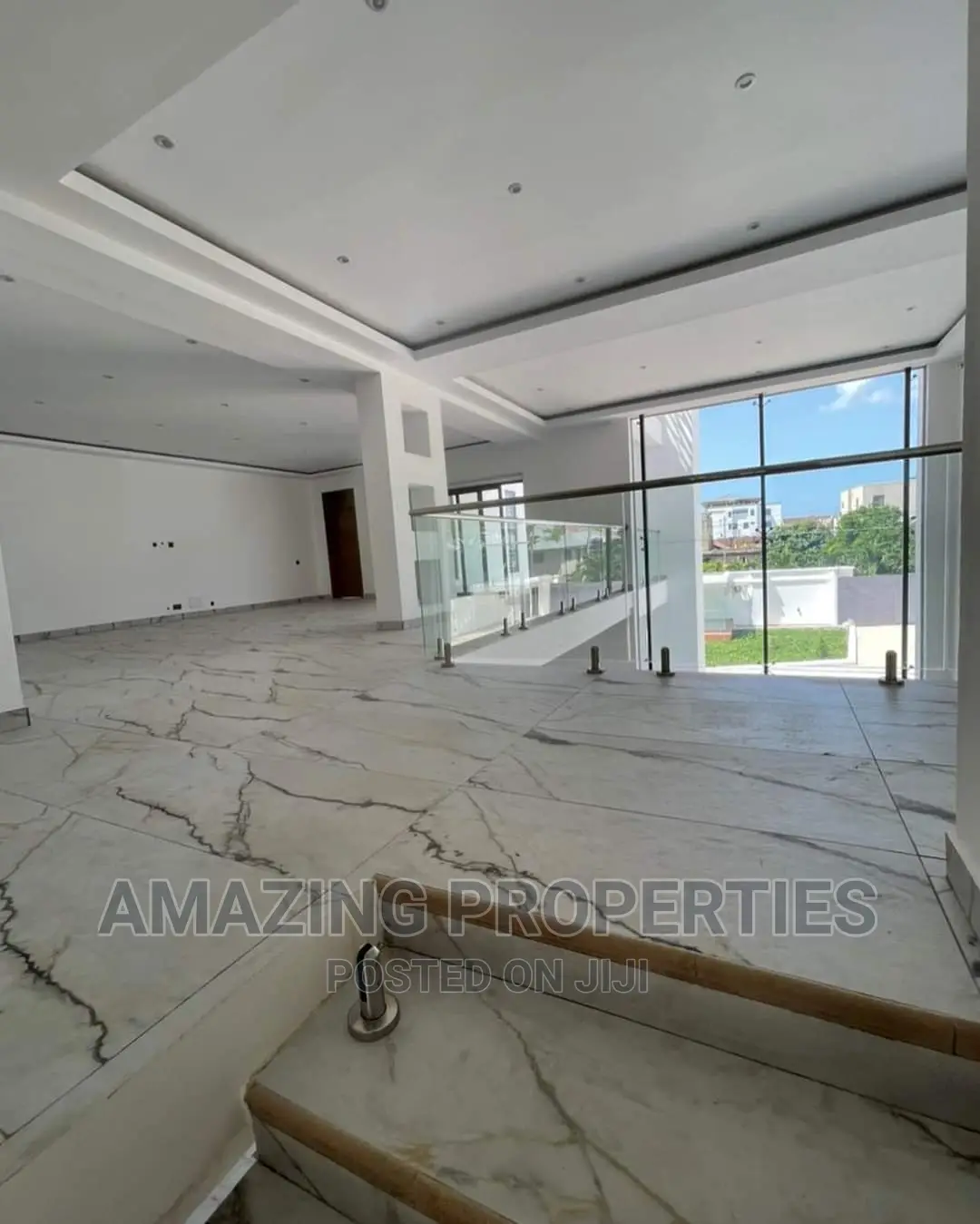 8bdrm House in East Legon for sale