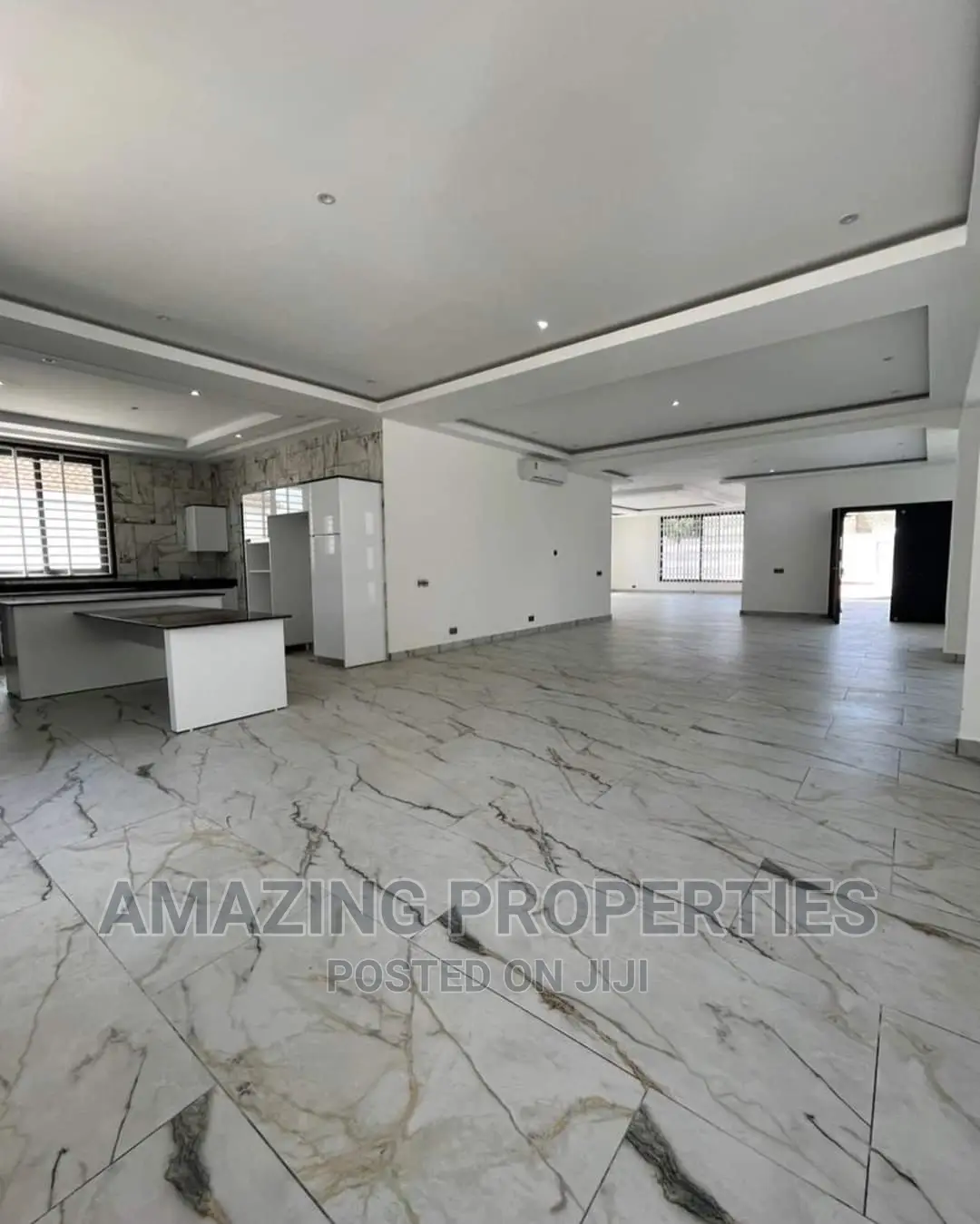 8bdrm House in East Legon for sale