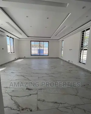 8bdrm House in East Legon for sale