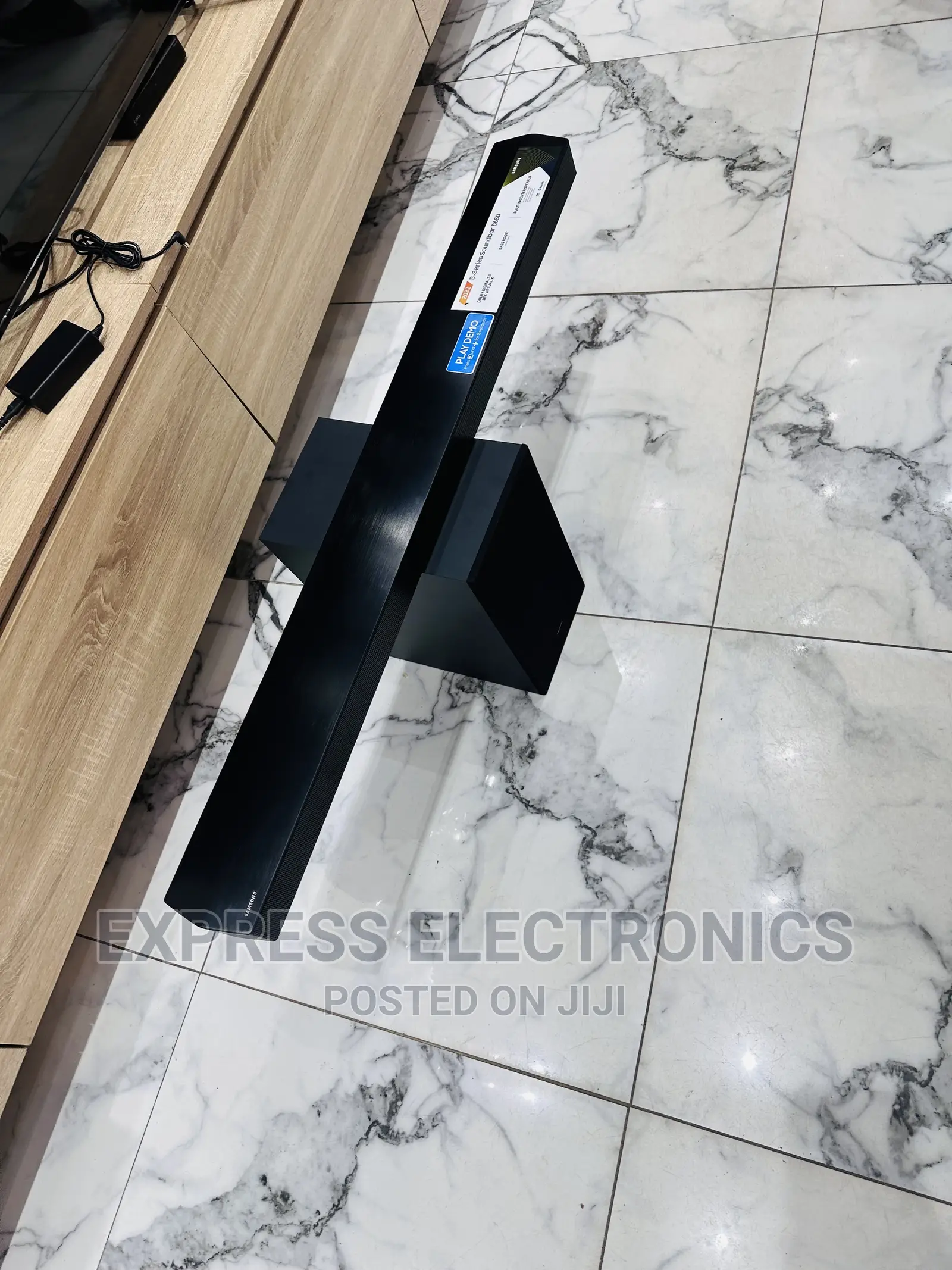 Realistic Soundbar With Woofer Samsung 300W A450