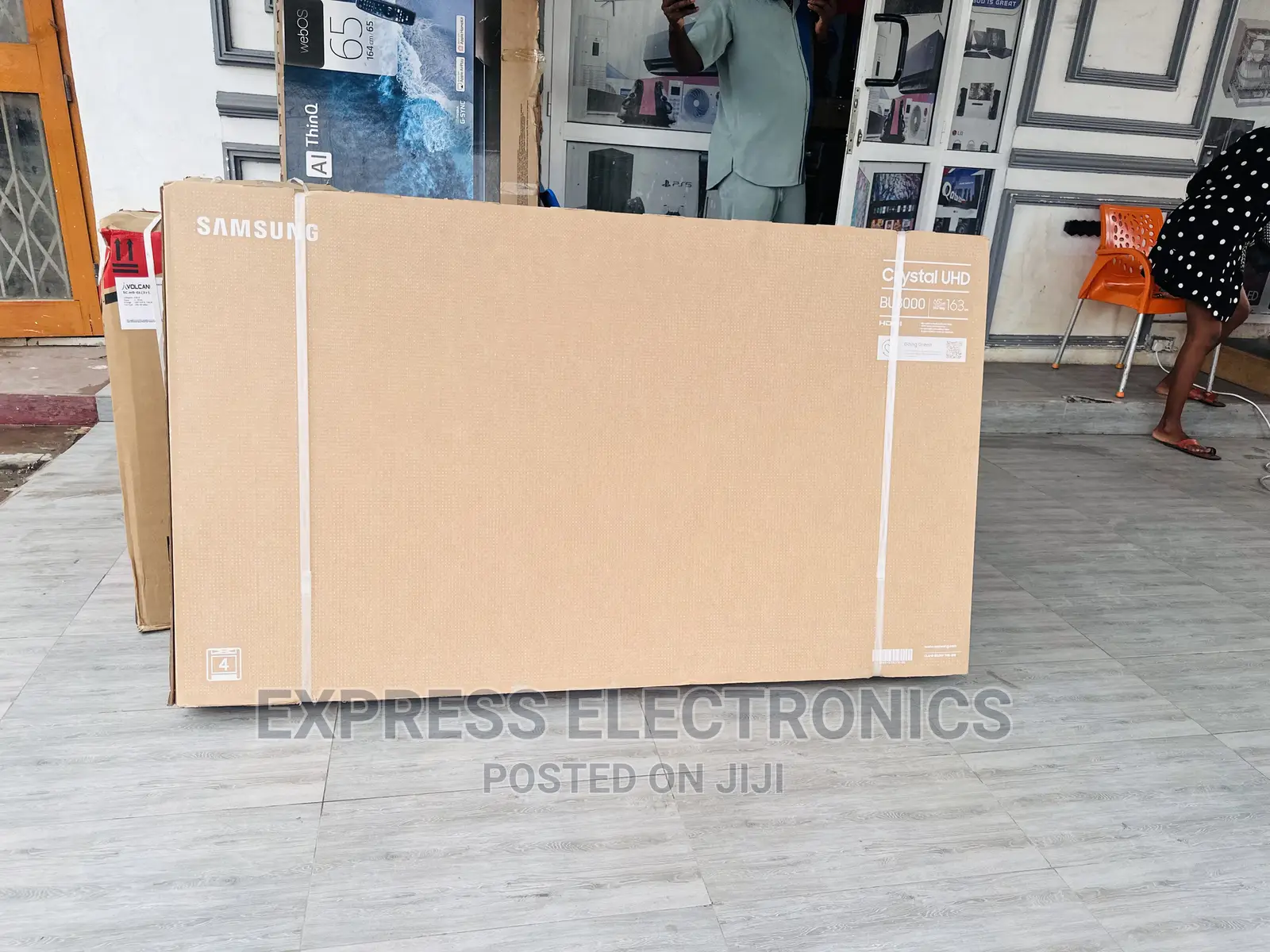 Dual LED Crystal UHD Smart Samsung 65”Bu8000 Tv 