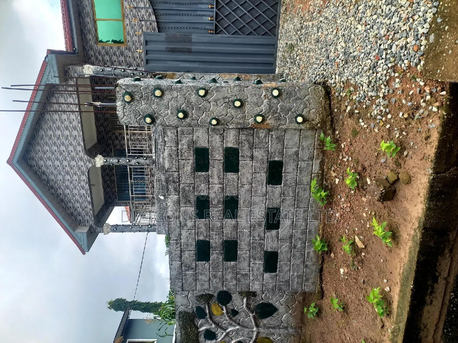 6bdrm Duplex in De-Icons Real Estate, Kasoa for sale